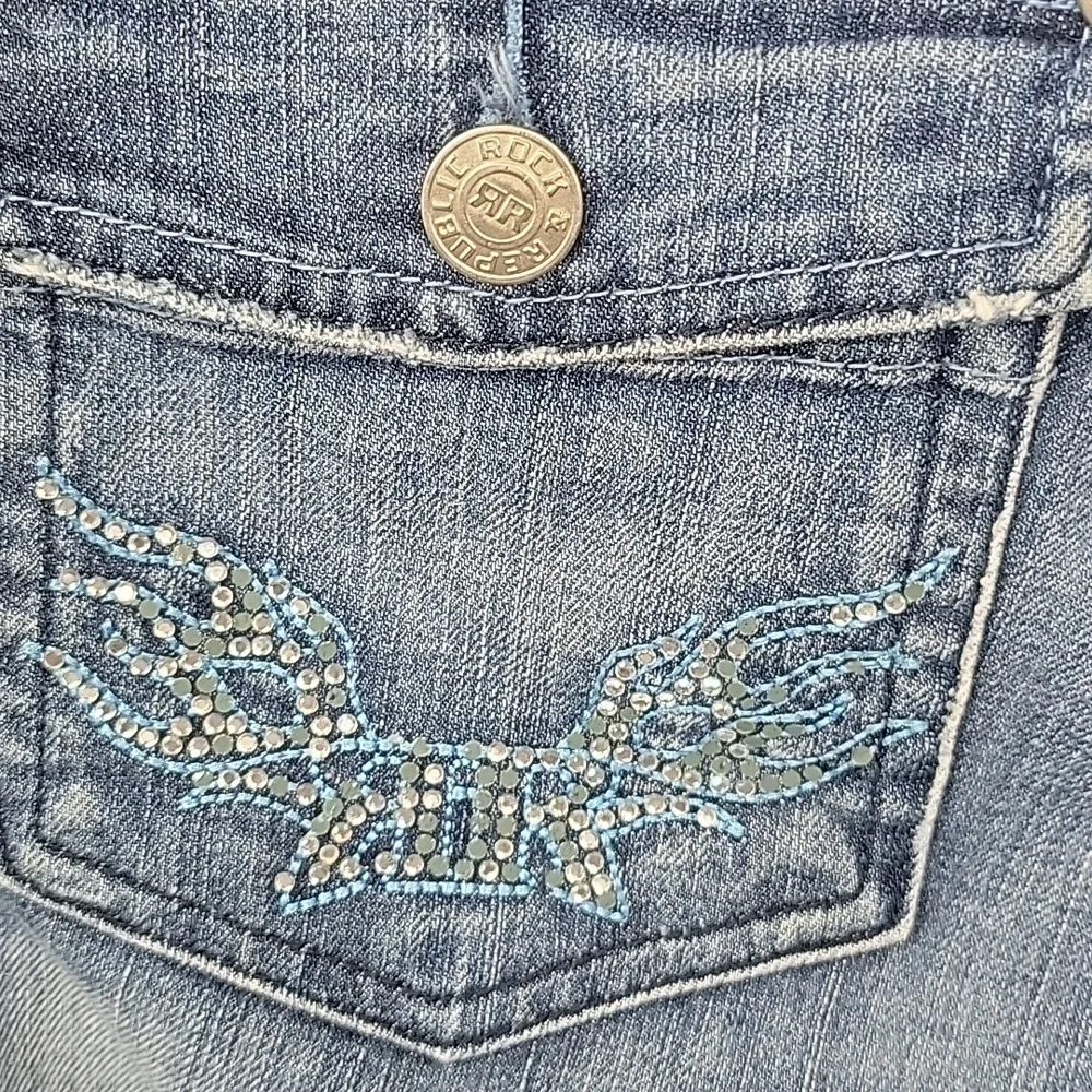 Rock‎ & Republic Blue Boot Cut Jeans for Effortless Style - Picture 6 of 9